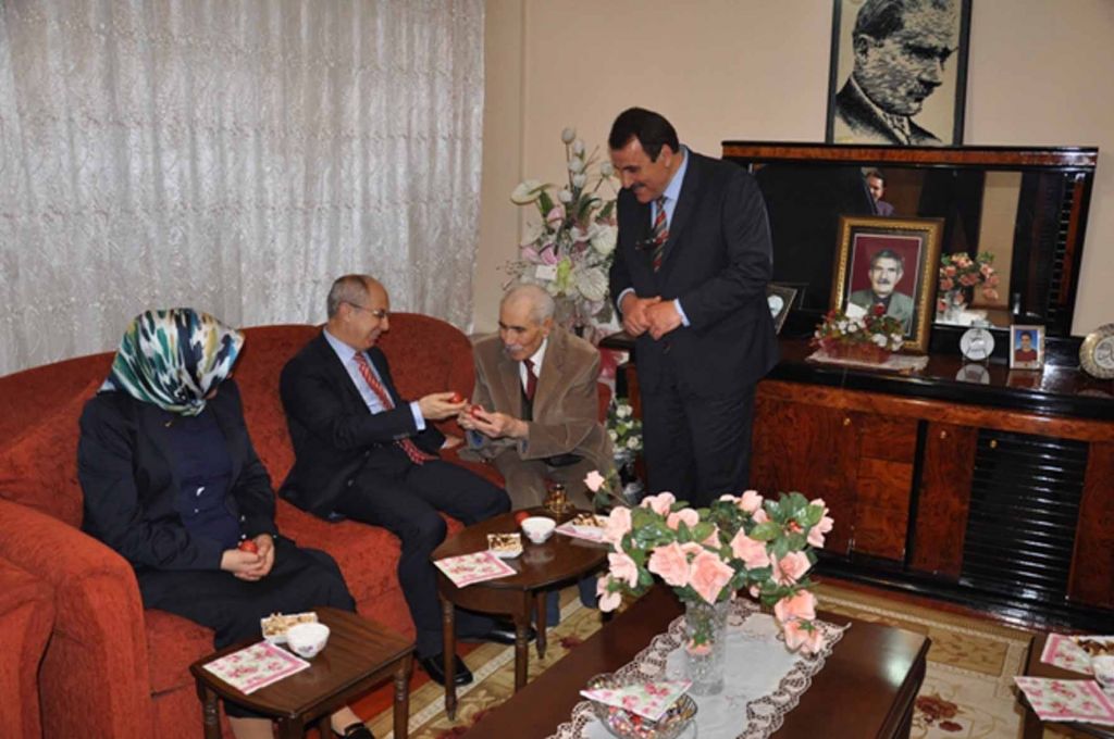 Vali Davut Haner Yaşlılar Haftası Münasebetiyle Çeşitli Ziyaretlerde Bulundu