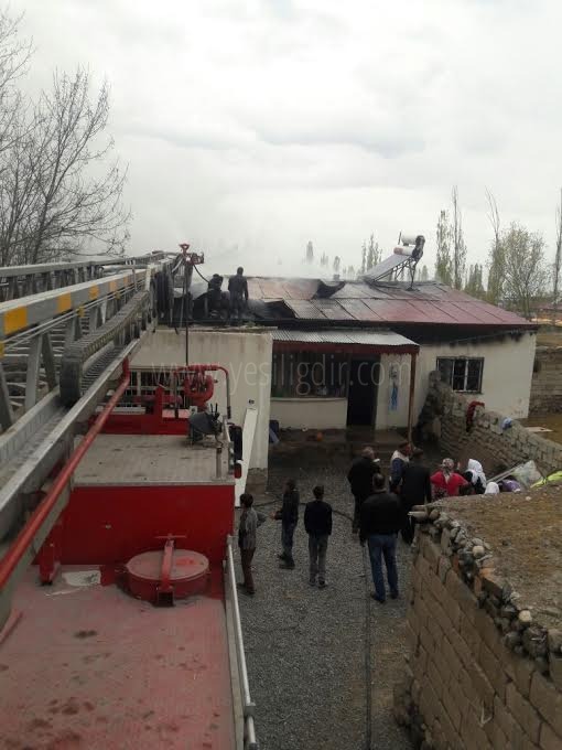 Evde Çıkan Yangında 1 Çocuk Öldü