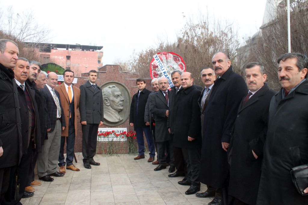 Haydar Aliyev Törenlerle Anıldı