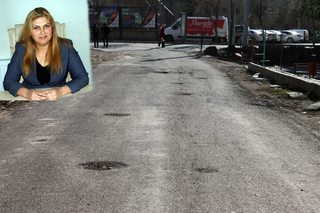 Yollar Yağışlar Nedeniyle Köstebek Yuvasına Döndü