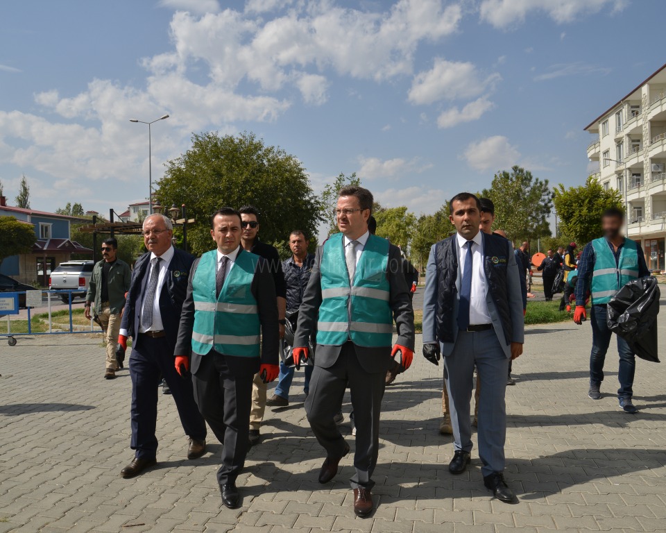 Vali Enver Ünlü Sıfır Atık Kapsamında Temizlik Projesi Çöp Toplama Etkinliğine Katıldı