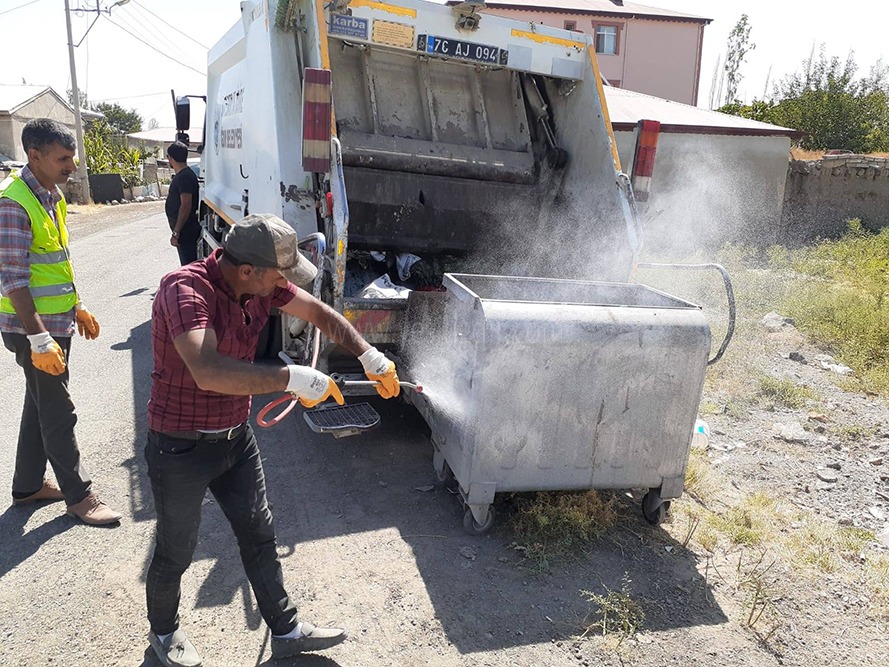 Çöp Konteynırları Yıkandı