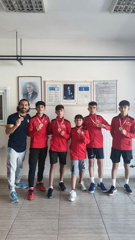 Badminton Erkek takımı finale adını yazdırdı