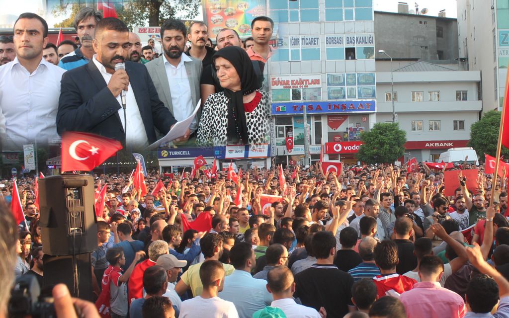 Iğdır'da şehitler için yürüyüş
