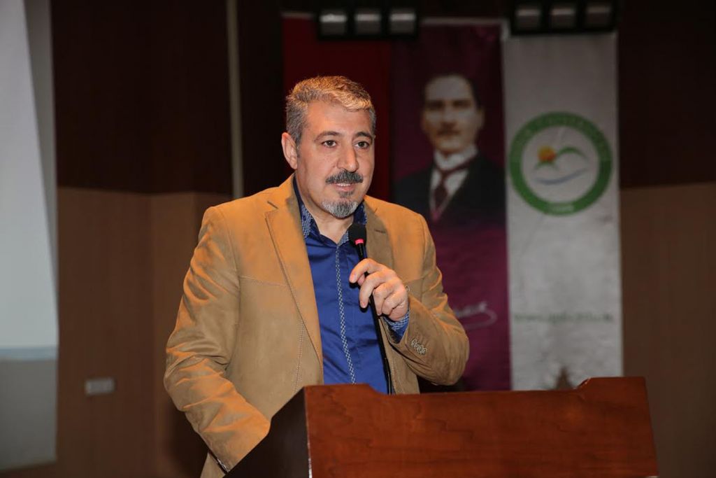 Üniversitemizde Soma Şehitleri Anısına Şiir Dinletisi Yapıldı