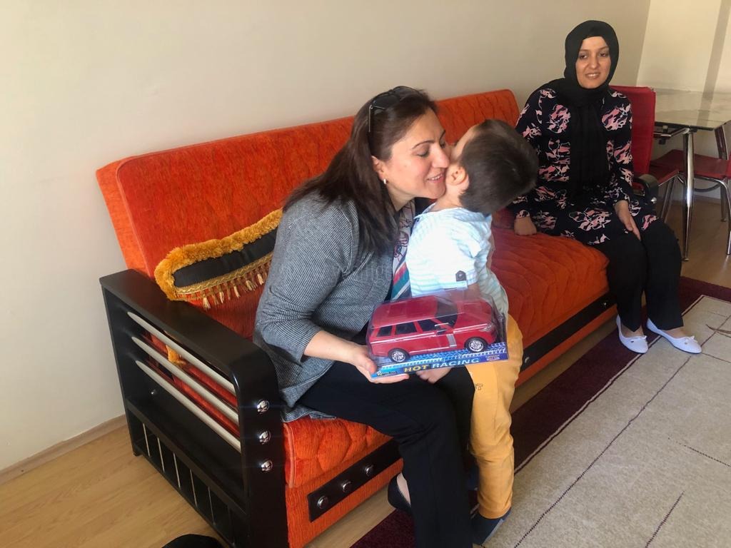 SEMA ÜNLÜ ÖNER AİLESİNİ ZİYARET ETTİ