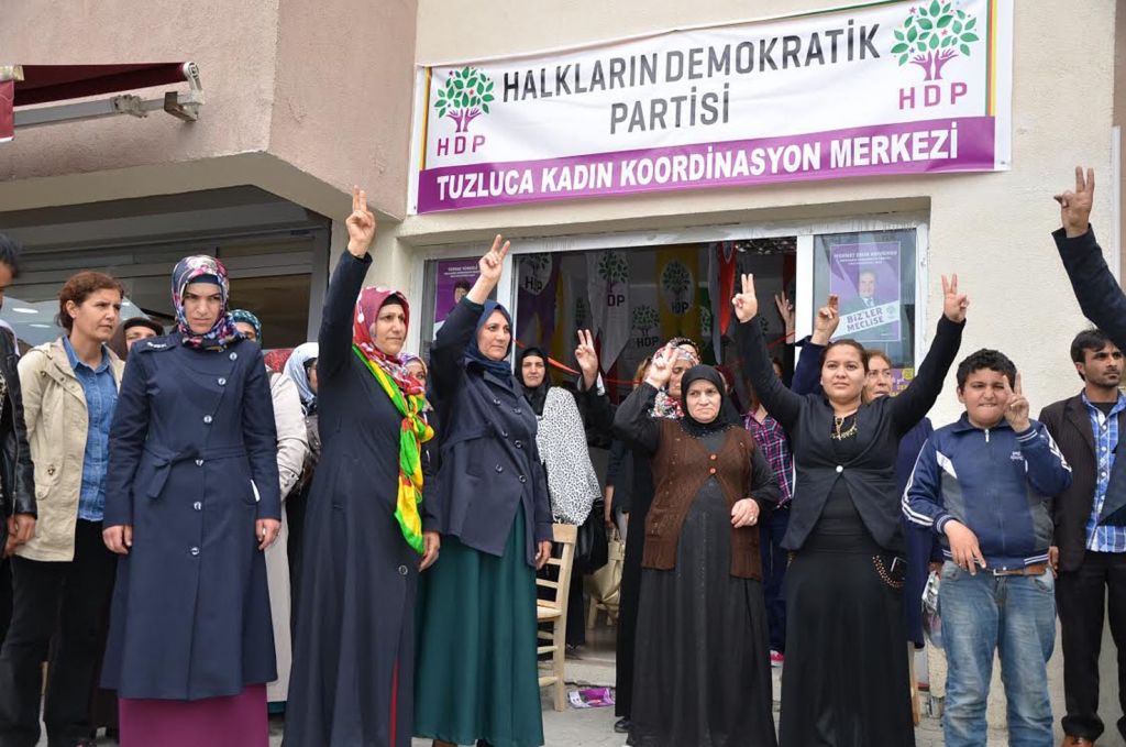 Tuzlucada kadın seçim bürosu açıldı
