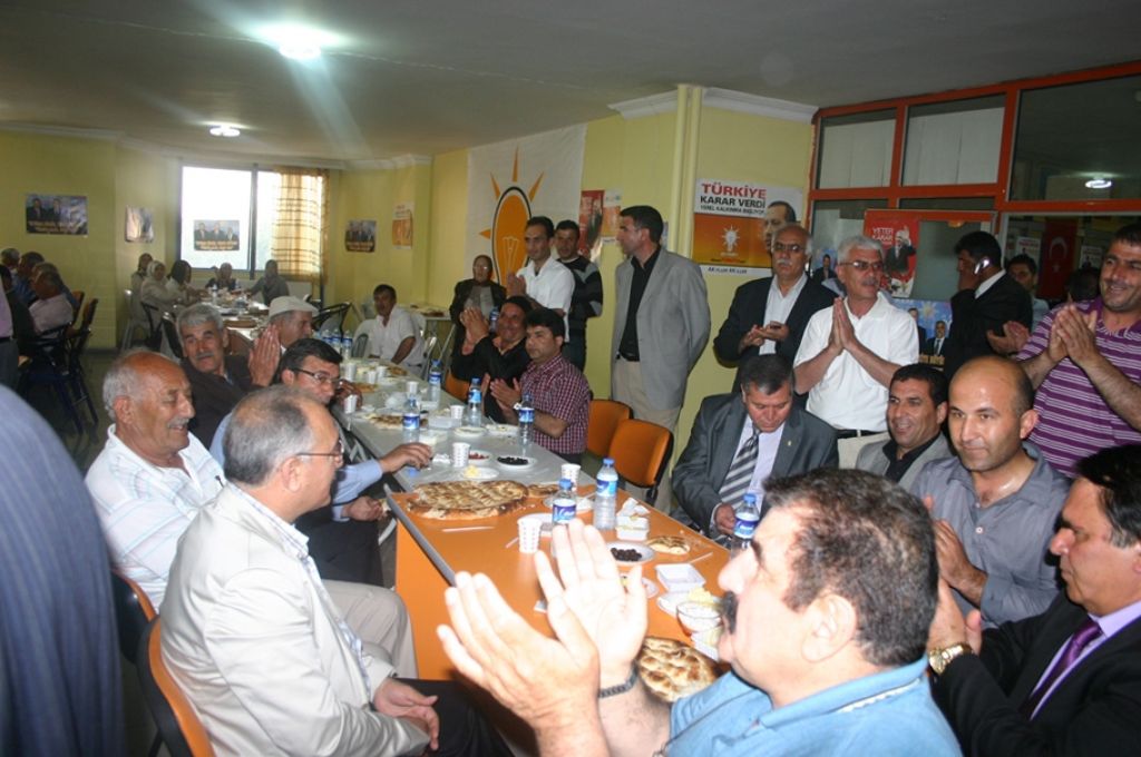 Ak Partiden Kahvaltı