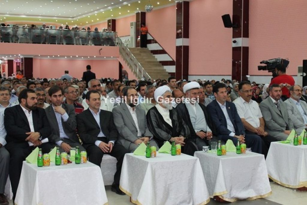 12 İmam Hz Mehdinin doğum günü kutlandı