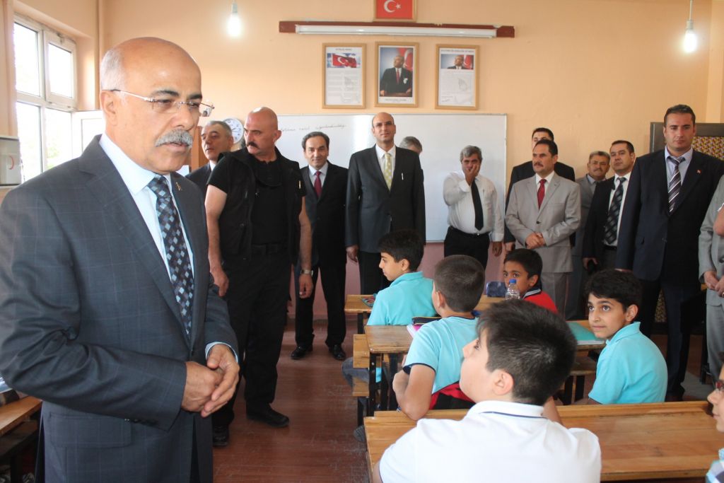 2013-2014 eğitim öğretim yılının ilk ders zili çaldı