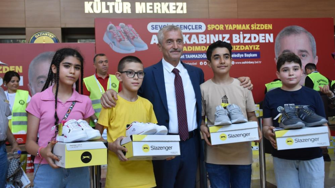 Şahinbey’den öğrencilere karne hediyesi