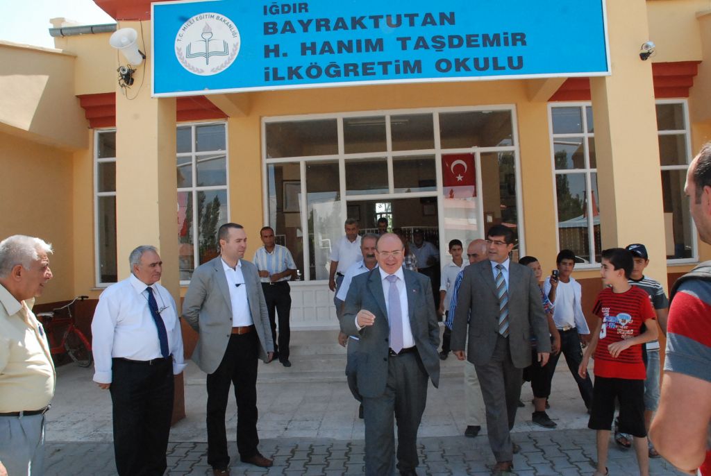 Vali Amir Çiçek Iğdırlı İş Adamının Yaptırdığı Okulu Ziyaret Etti