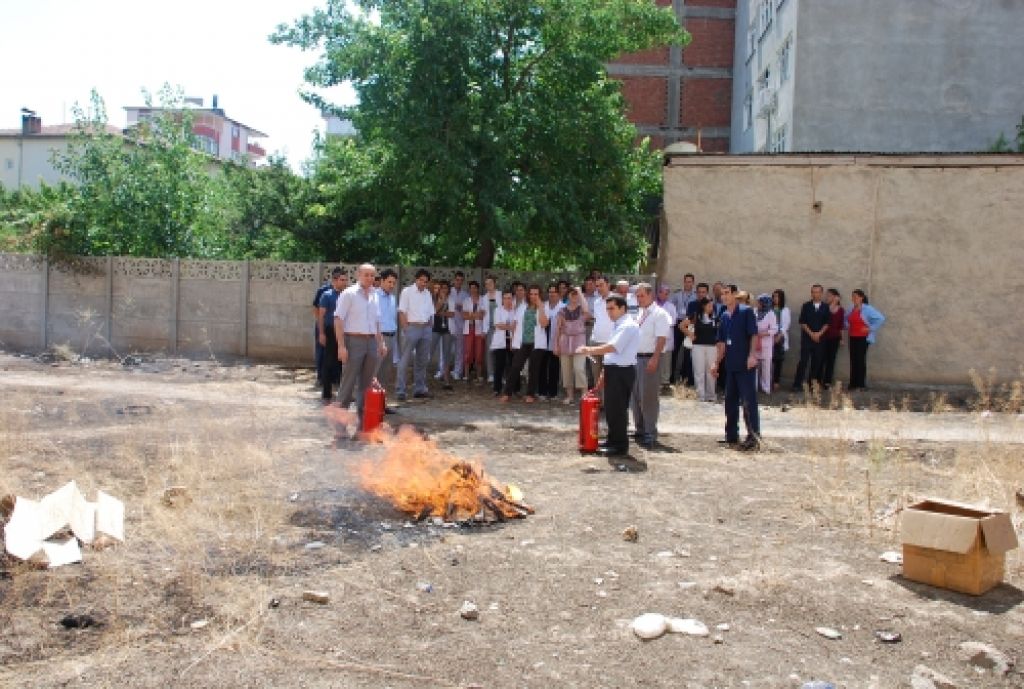 Ağız ve Diş Sağlığı Merkezinden Yangın Söndürme Tatbikatı