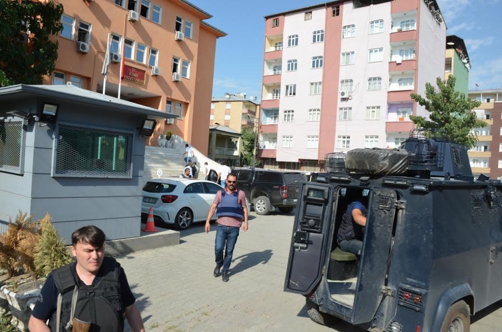 GÖZALTINA ALINAN FETÖCÜ 2 SUBAY ADLİYEYE ÇIKARILDI