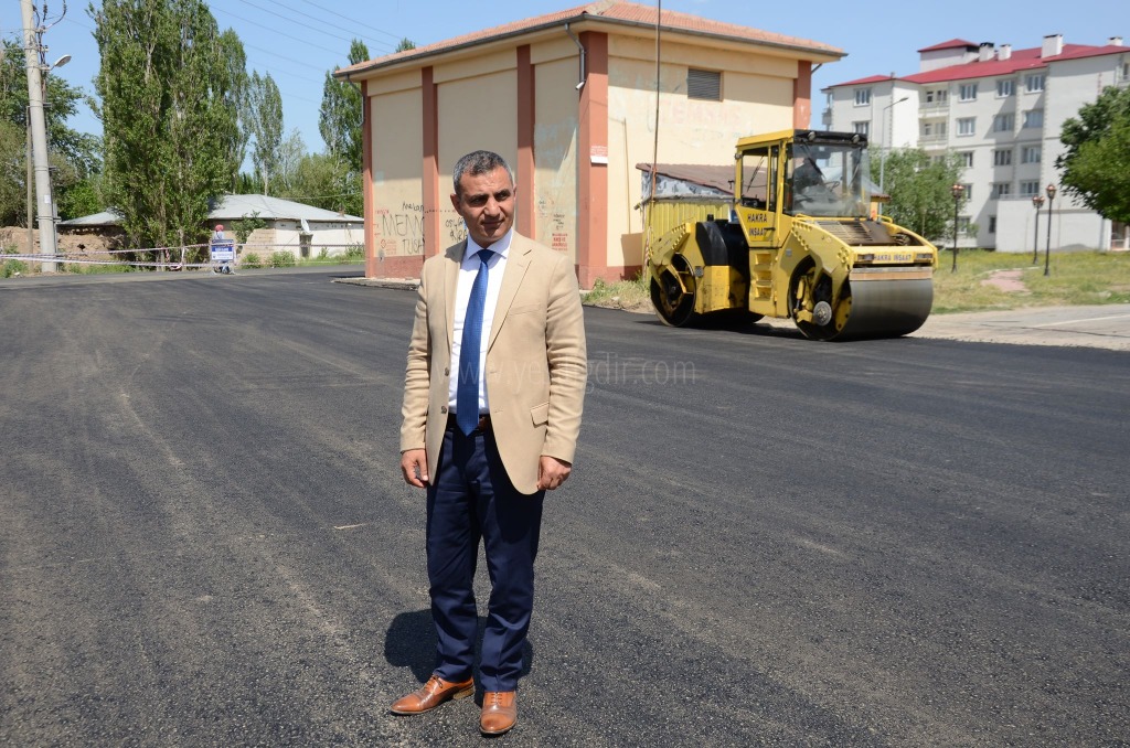 Yollar Asfaltlanıyor