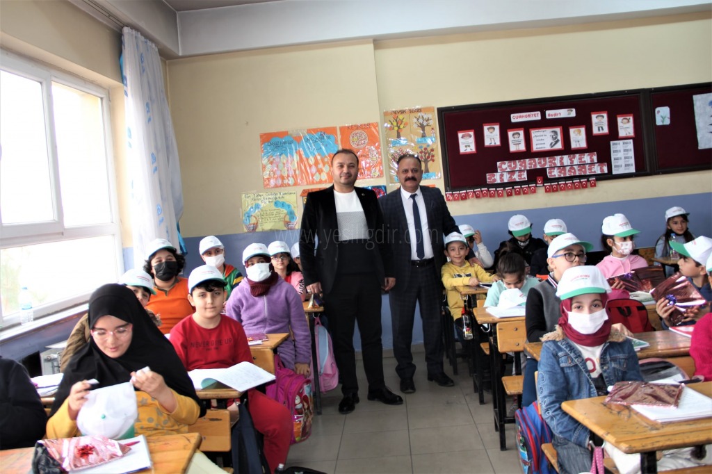İL MÜDÜRLÜĞÜMÜZCE OKULLARDA GÜVENLİ GIDA EĞİTİMLERİ VERİLİYOR