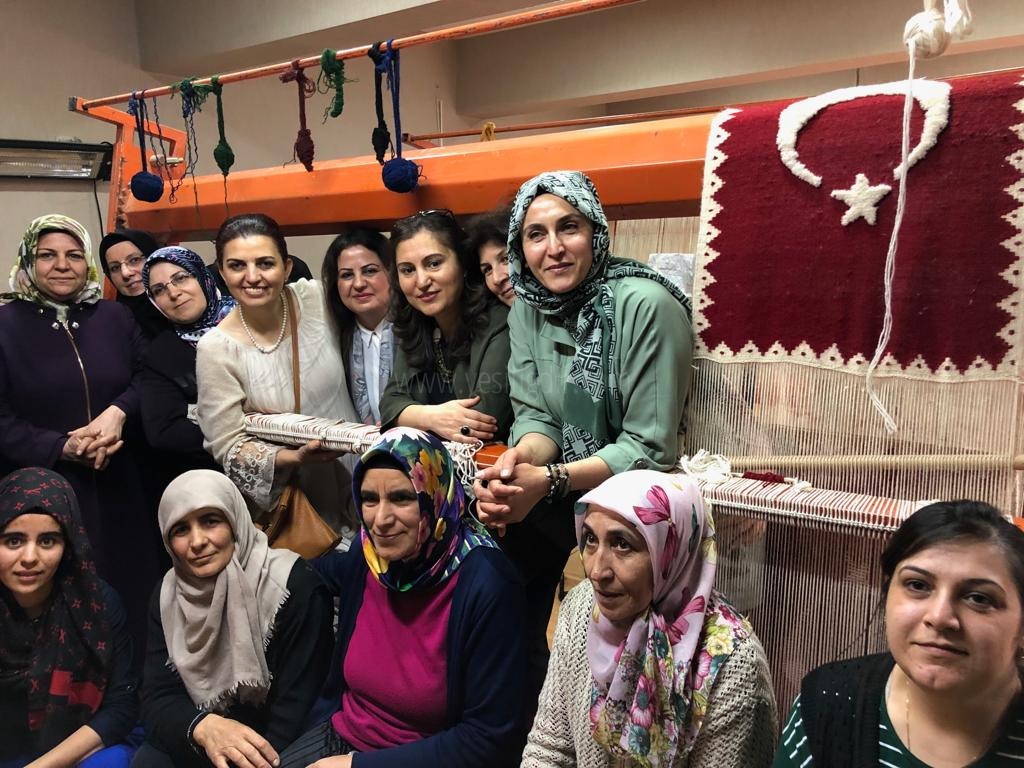 SEMA ÜNLÜ HALK EĞİTİM MERKEZİNİ ZİYARET ETTİ
