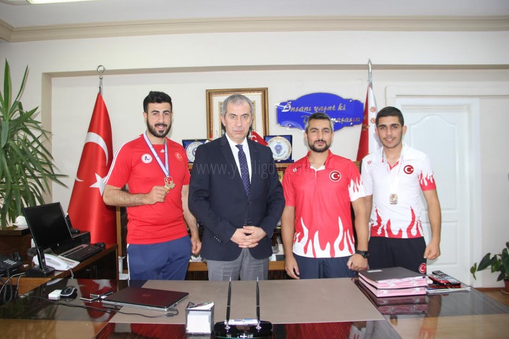 IĞDIR POLİS GÜCÜ SPOR KULÜBÜ SPORCULARI İL EMNİYET MÜDÜRÜ YÜKSEL BABALI MAKAMINDA ZİYARET ETTİ