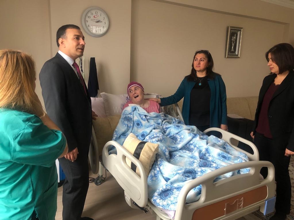 SEMA ÜNLÜ SOSYAL TEMASLARINA DEVAM EDİYOR