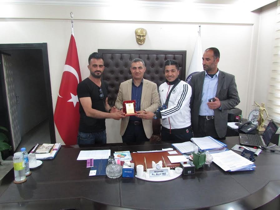 7 Kasım Spor Kulübünden Başkana Teşekkür Plaketi