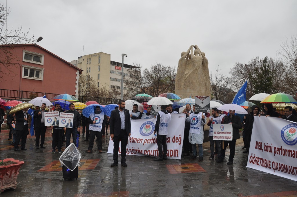 Öğretmen performans değerlendirmesine Yağmur Altında Eğitim Bir-Senden tepki