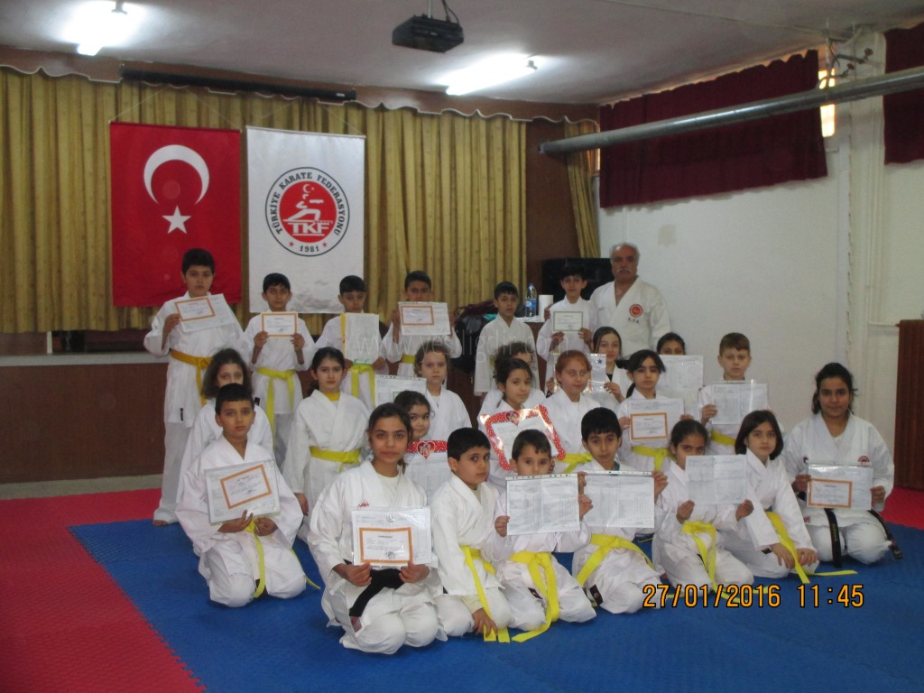 KİM DEMİŞ KARATE ÇALIŞAN ÖĞRENCİ OKULUNDA BAŞARILI OLAMAZ DİYE