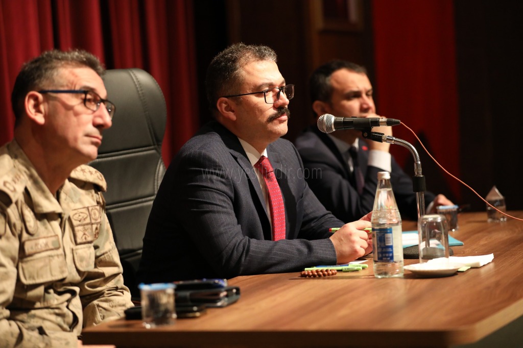 Vali Ercan Turan Muhtarlarla Bir Araya Geldi