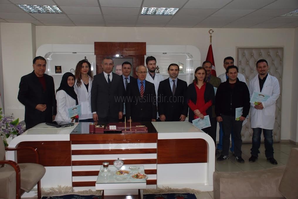 IĞDIRDA YILIN DOKTORU VE BAŞARILI HEKİMLERE TEŞEKKÜR BELGELERİ TAKDİM EDİLDİ
