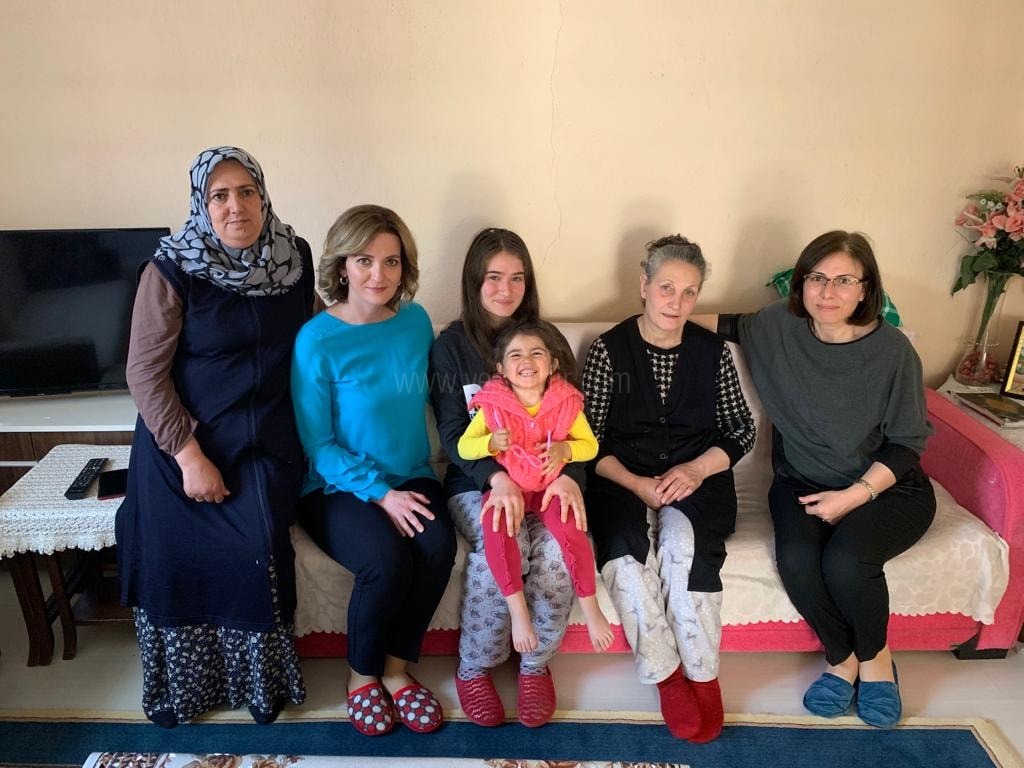 Vali Eşi Hatice Sarıibrahim Mammadova Ailesinin Ziyaret etti