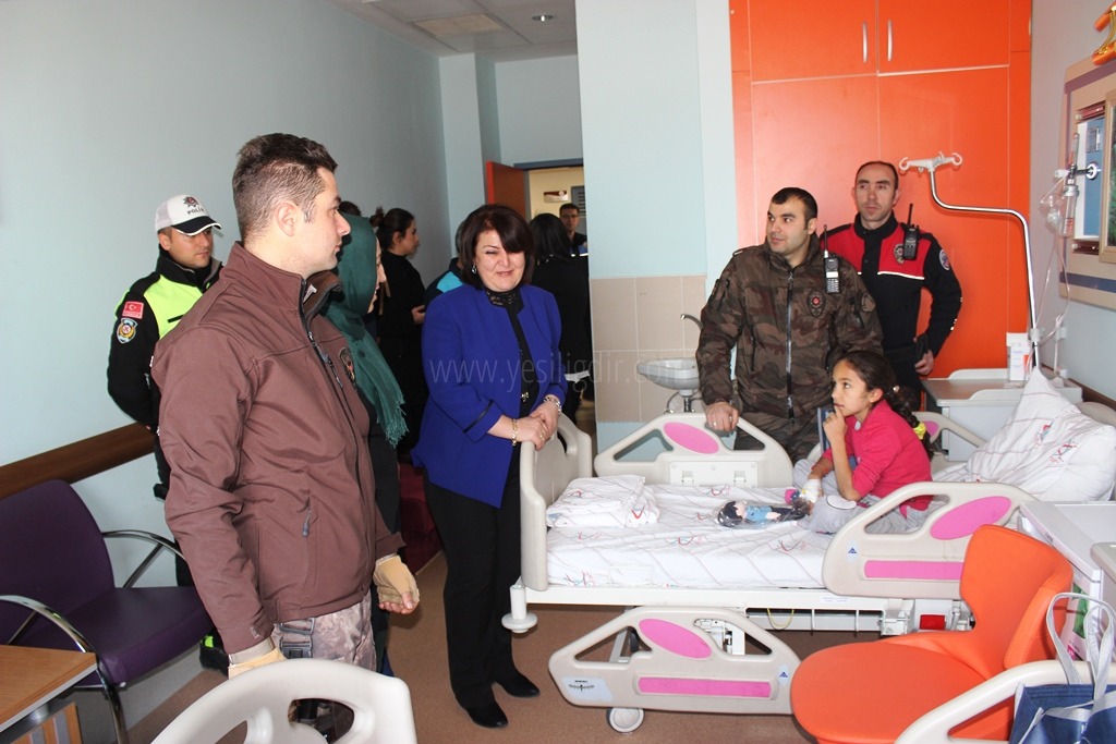 IĞDIR EMNİYET MÜDÜRLÜĞÜNDEN HASTA ÇOCUKLARA ZİYARET