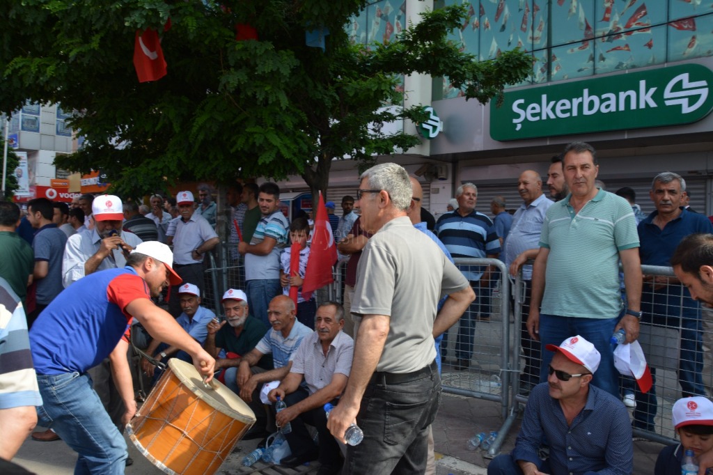 Seçim Davulcu ve zurnacılara yaradı