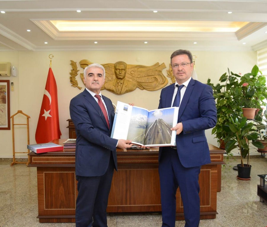 PTT BAŞMÜDÜRÜ İHSAN AFŞİN VALİ ENVER ÜNLÜYÜ ZİYARET ETTİ