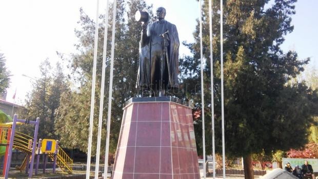 Atatürk Heykeli'ne Bakım Yapıldı