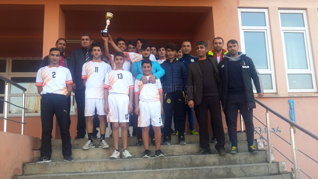 IĞDIR SPOR LİSESİ HENTBOL MİLLİ TAKIMI İL'DE BİRİNCİ OLDU