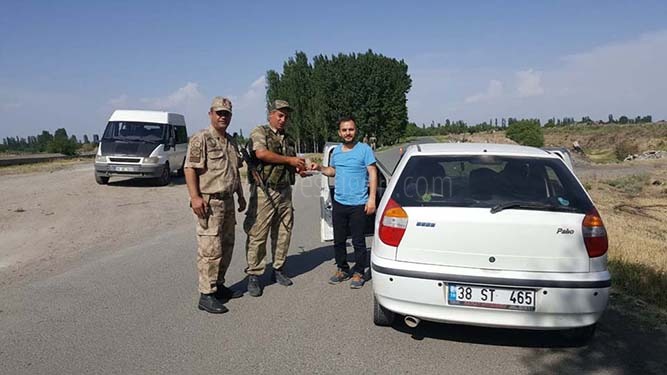 Jandarmadan şeker tadında bayram uygulaması