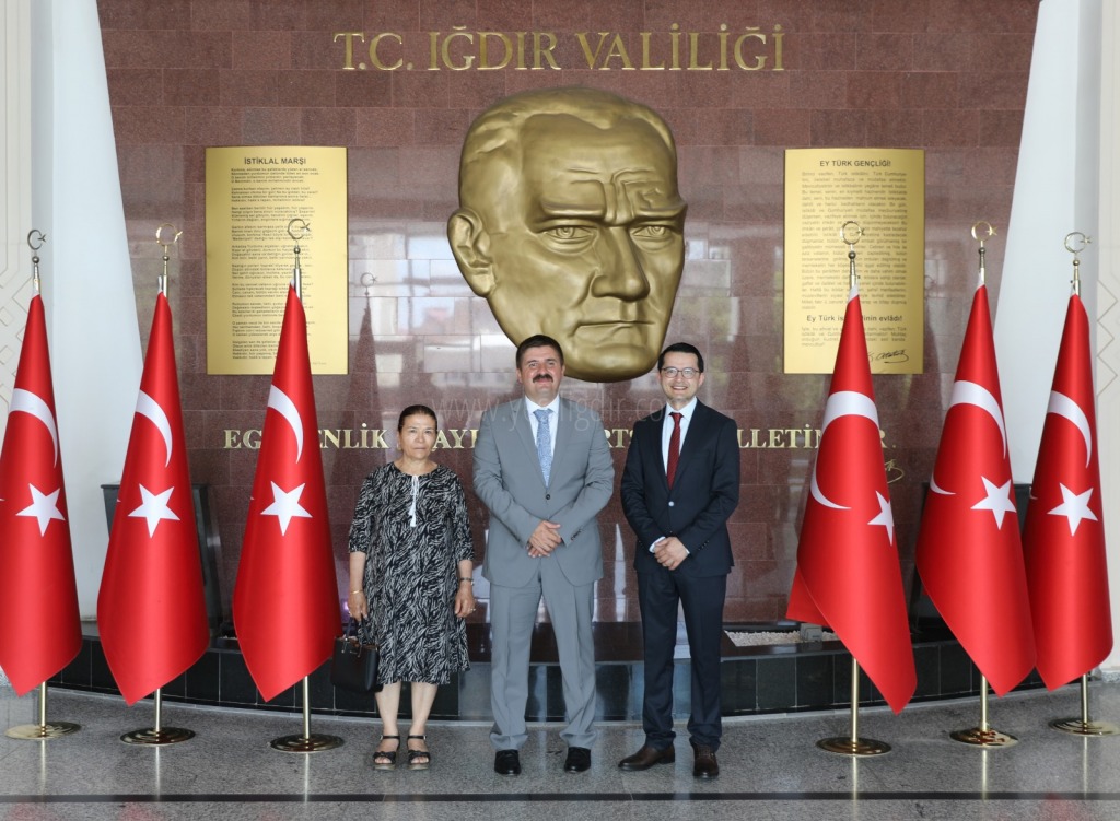 Öğretim Üyesi Dr Mutlay Sayandan Vali H Engin Sarıibrahime nezaket ziyareti