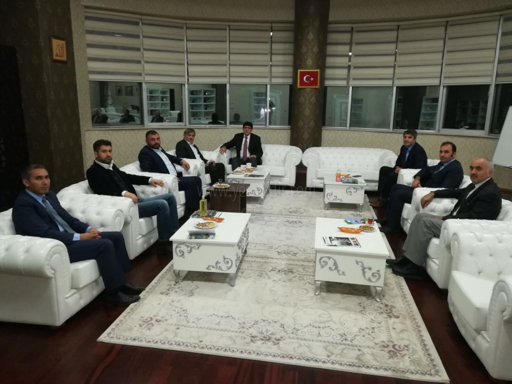 Eğitim Bir-Sen Genel Başkan Vekili Latif Selvi Rektör Almayı ziyaret etti