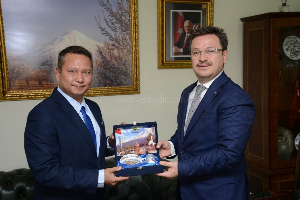 KARAYOLLARI BÖLGE MÜDÜRÜNDEN VALİ ÜNLÜYE ZİYARET
