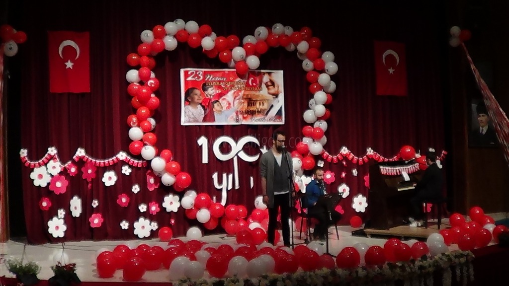 23 NİSAN ÇOCUK BAYRAMINDA CANLI KONSER