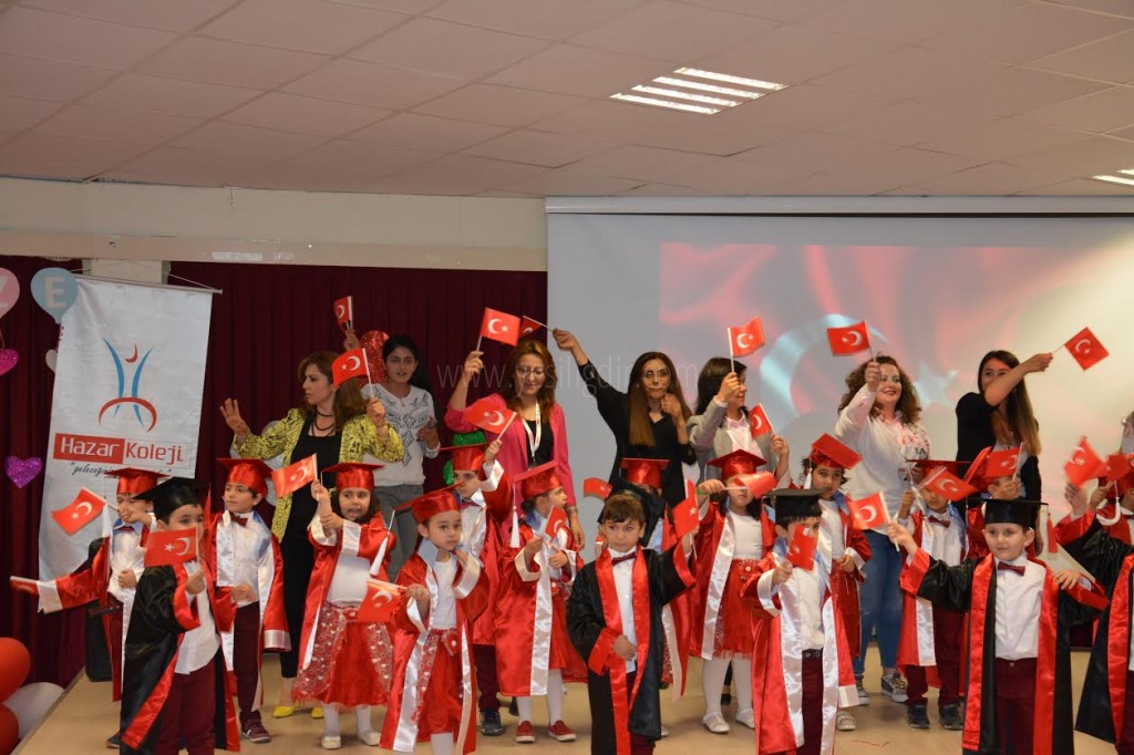 HAZAR KOLEJİ ANA SINIFI VELİLLERİ BÜYÜLEDİ