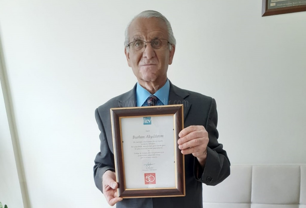 Ankara Üniversitesinden Gazeteci Burhan Akyıldırıma Onur Ödülü