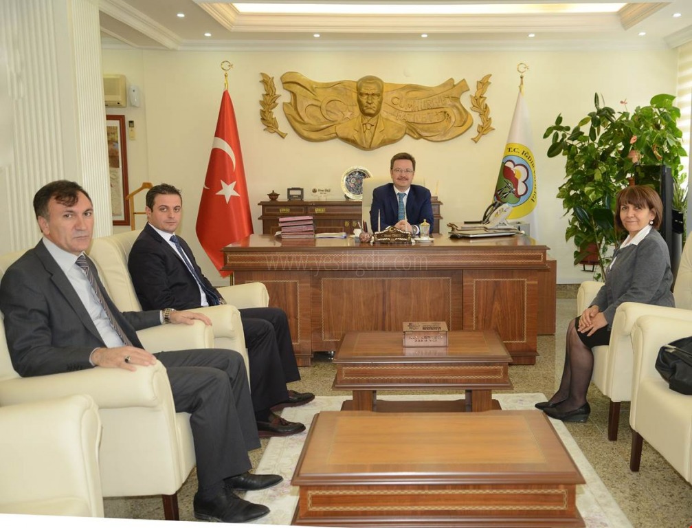 SAYIŞTAY DENETÇİLERİ VALİ ENVER ÜNLÜYÜ ZİYARET ETTİ