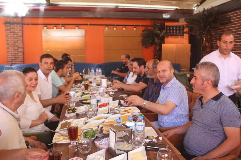 Belediye Eş Başkanları Gazeteciler İle Kahvaltı Programında Bir Araya Geldi