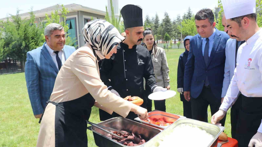 Afyonkarahisar'da yaz şenliği düzenlendi