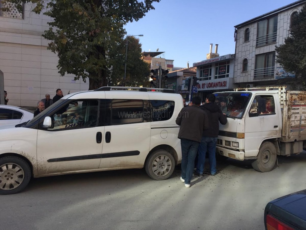 Iğdır'da maddi hasarlı trafik kazası