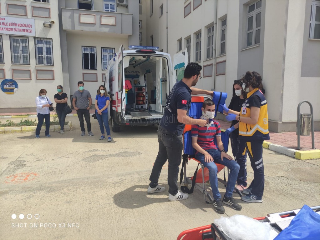 STAJLARINI OKUL BAHÇESİNDE YAPIYORLAR