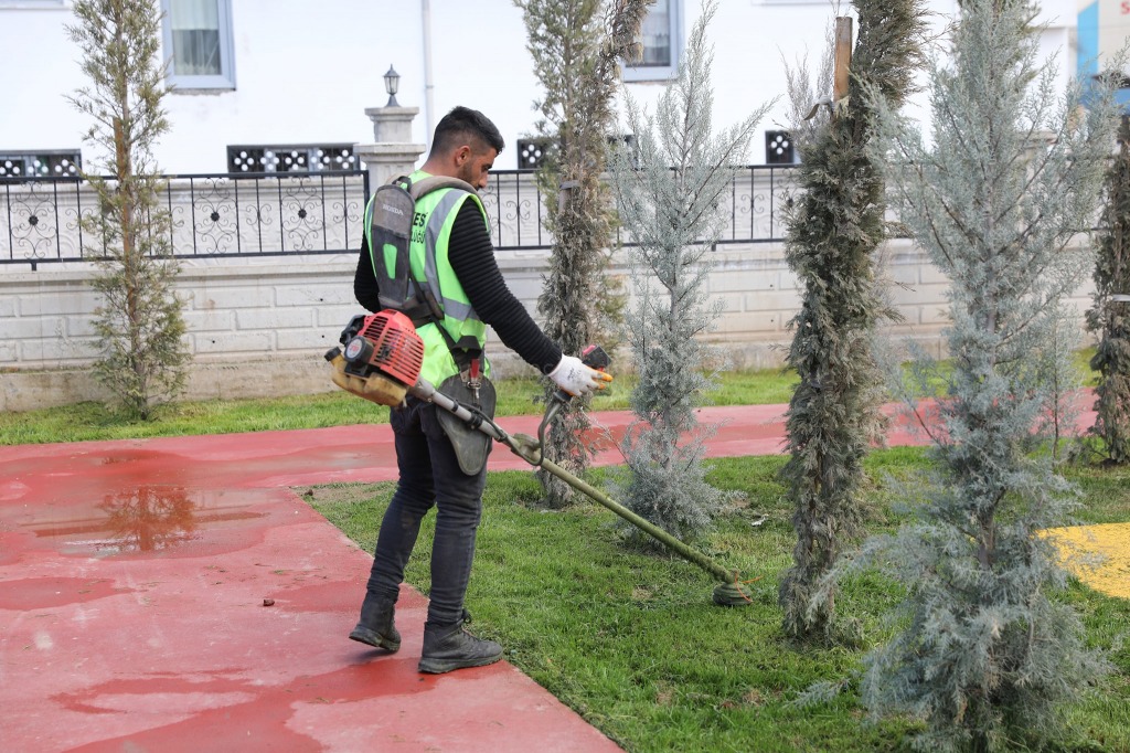 Park ve bahçelerde yıllık bakım ve onarım çalışması