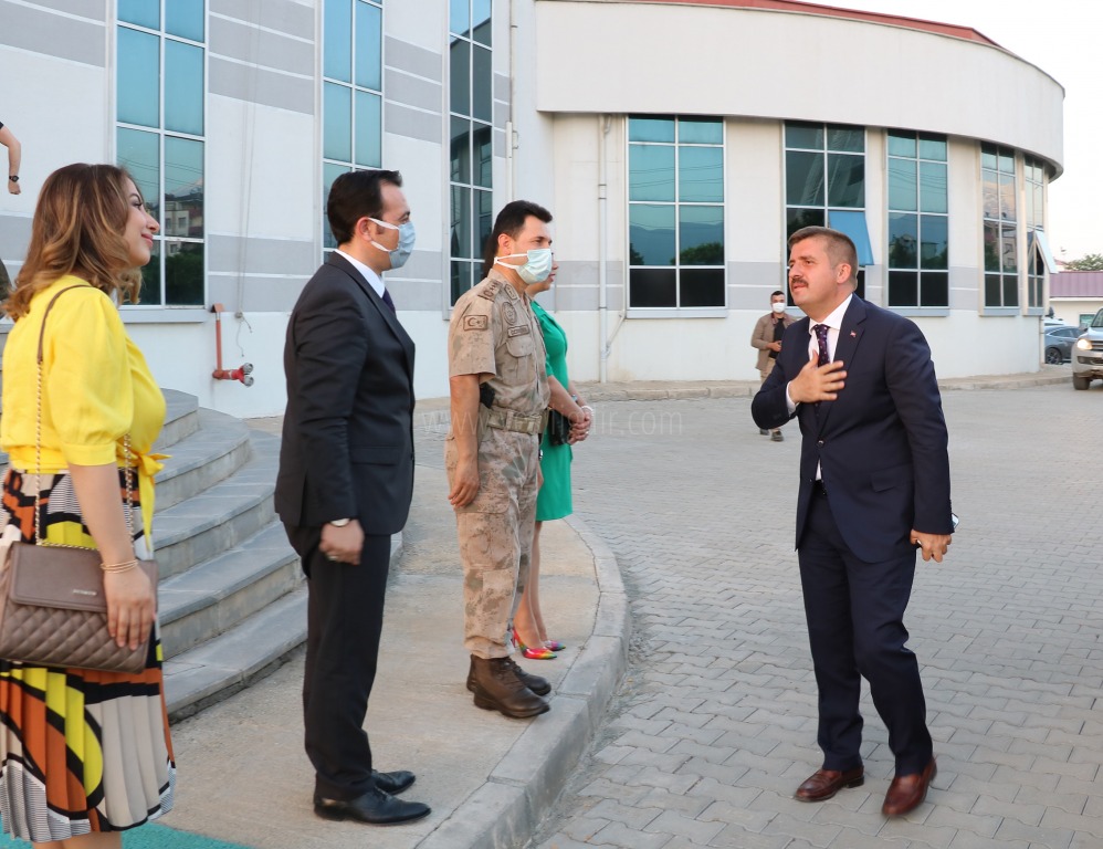 Vali H Engin Sarıibrahim Görev Yerleri Değişen Adli Erkan İle Veda Yemeğinde Bir Araya Geldi