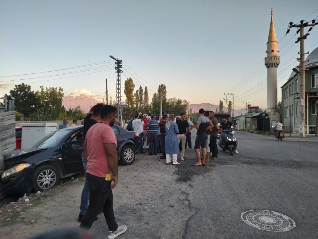MAHALLE HALKI TRAFİK KAZASINDAN BIKTI
