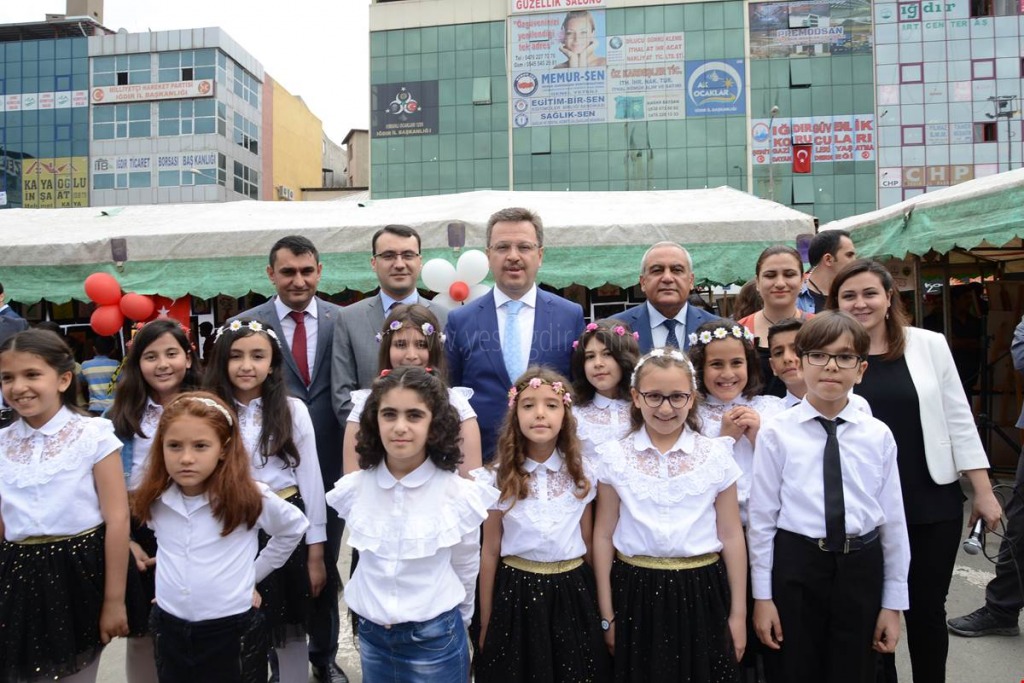 VALİ ÜNLÜ ROBOT TEŞHİR PROGRAMINA KATILDI